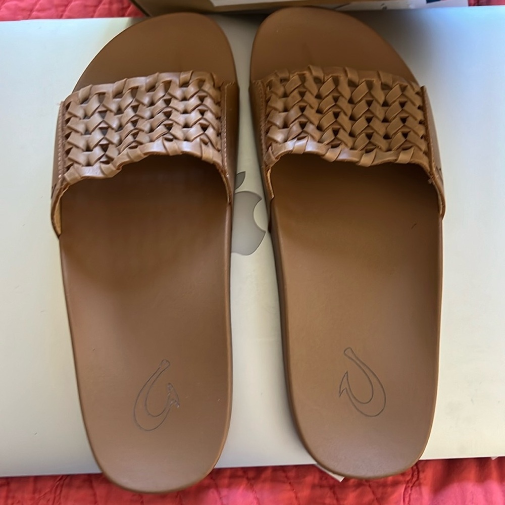 Olukai sandals size 6 Brand new